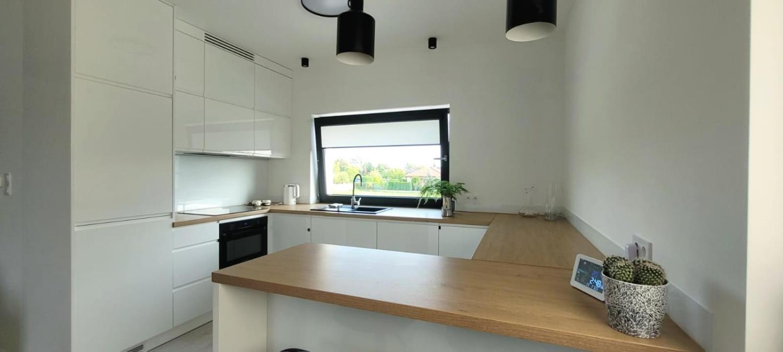 Bast 17: Spacious Mandoria Stay with Parking and Terrace Lodz  Exterior photo