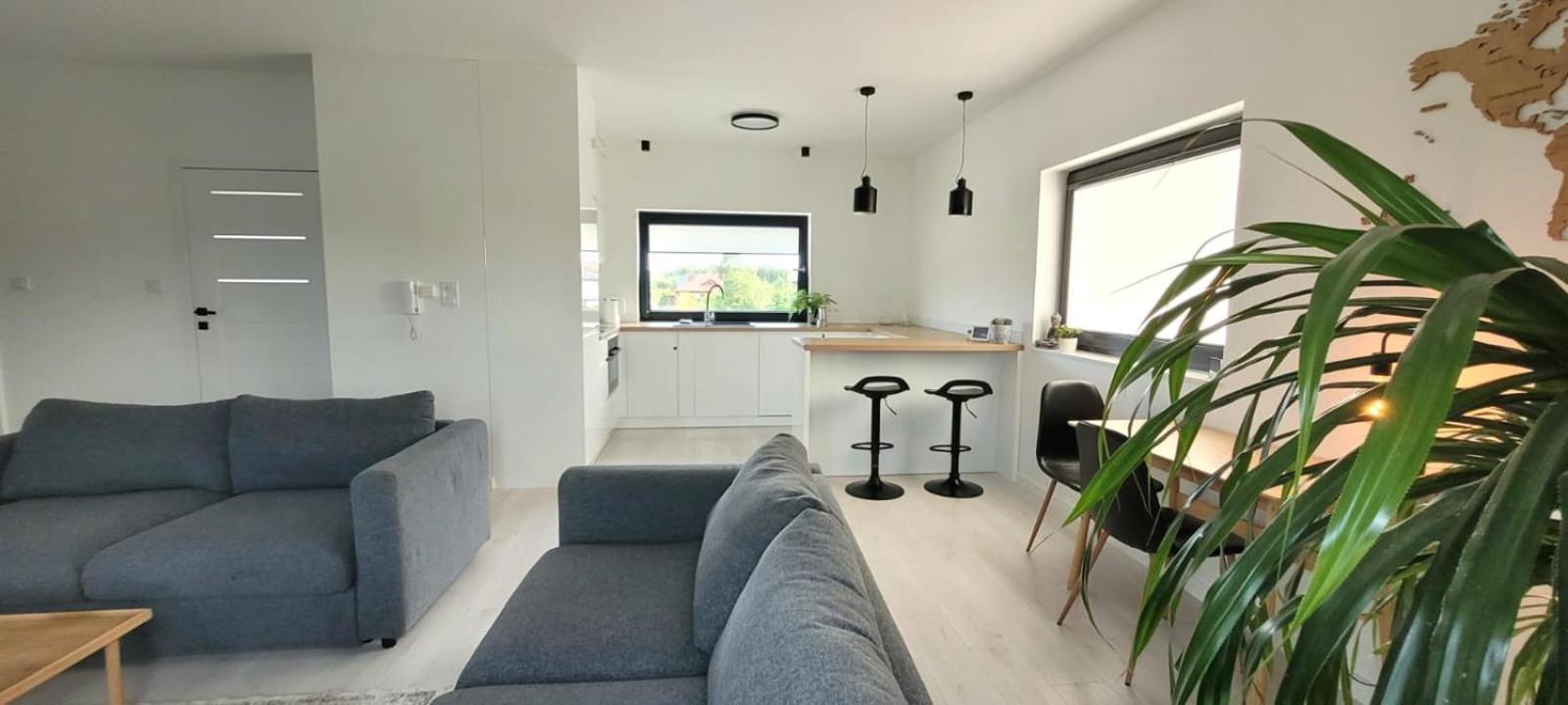 Bast 17: Spacious Mandoria Stay with Parking and Terrace Lodz  Exterior photo