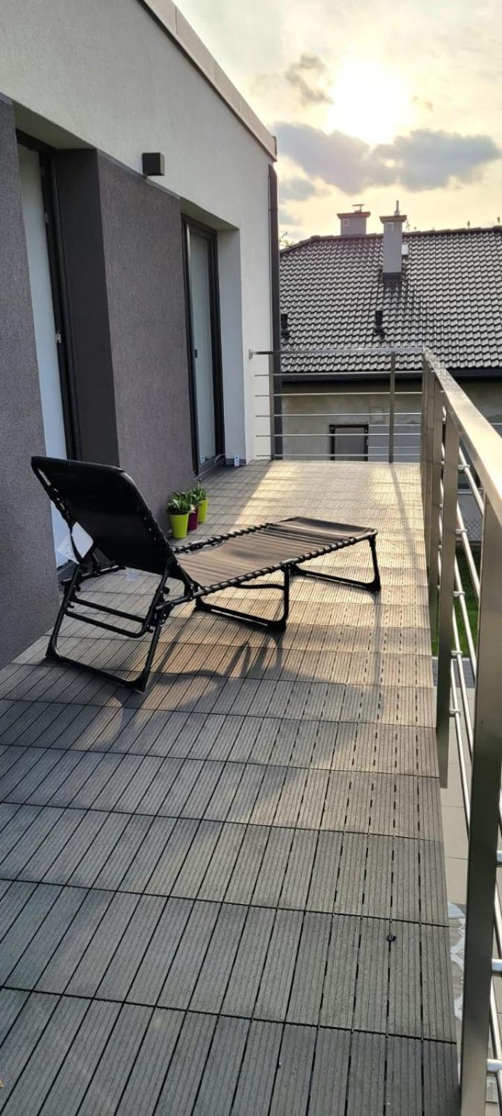 Bast 17: Spacious Mandoria Stay with Parking and Terrace Lodz  Exterior photo